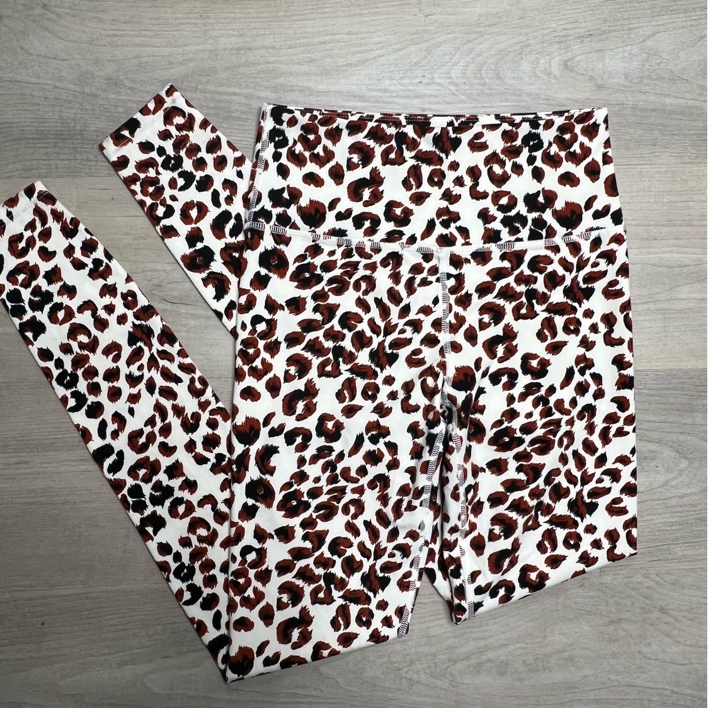 Varley Fountain Cut Out Sports Bra  + Leggings Set in Buckthorne Cheetah NWT - Picture 7 of 10